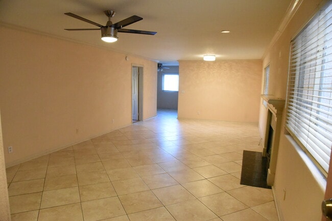 Living room - 1818 Greenfield Ave Unit Back 1st floor