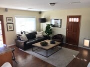 Living - 974 W 20th St