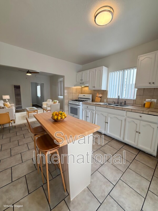 Photo - 1733 1/2 E. 63rd St.