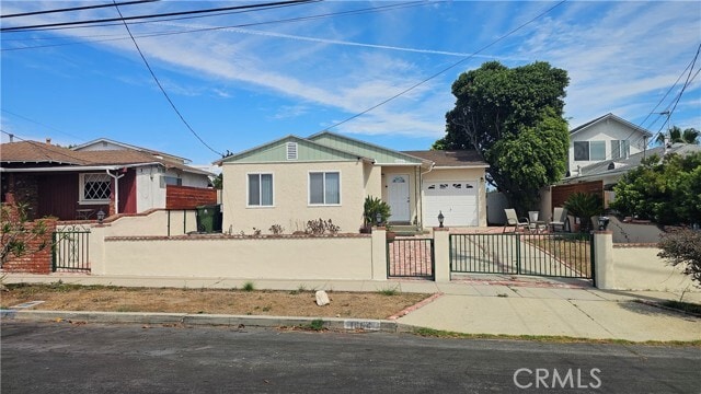 Photo - 1064 W 31st St