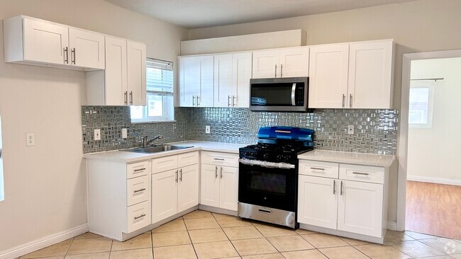Building Photo - 1116 E 16th St Rental