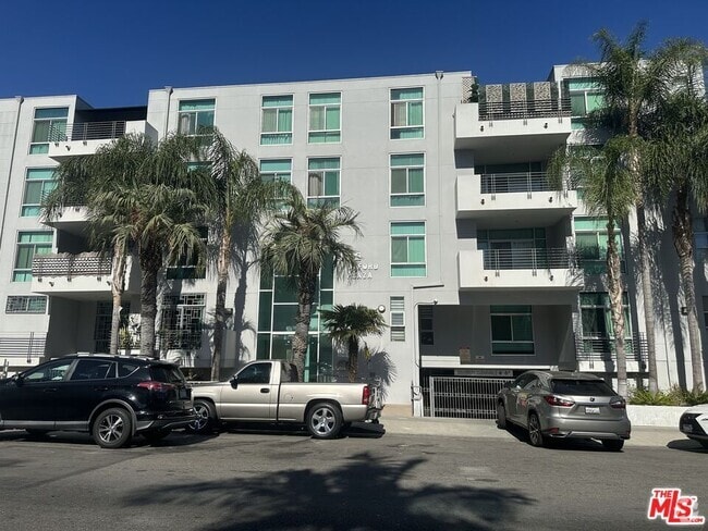 Building Photo - 332 S Oxford Ave Unit 206 Rental