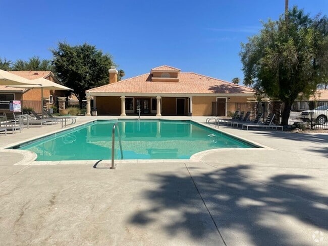 Building Photo - Exclusive 2 Bed/2 Bath Gated Condo In Desi...