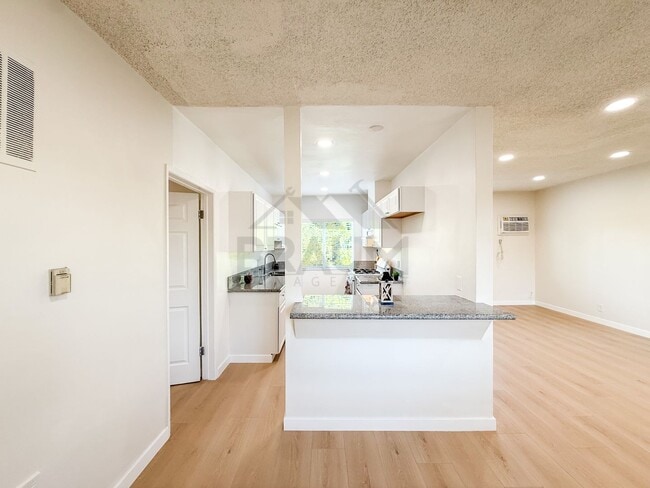 Photo - 13115 Oxnard St Unit 18
