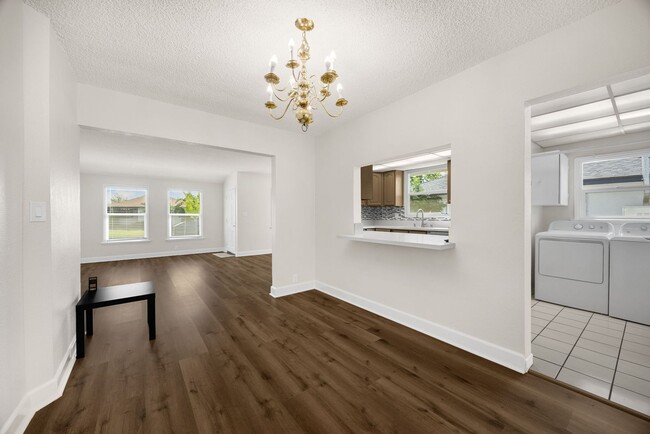 Photo - 3 Bed / 2 Bath Home with 2 Car Garage