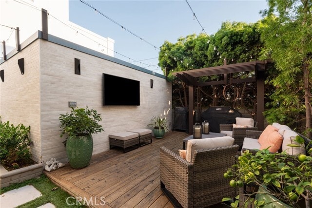 Building Photo - 330 28th St