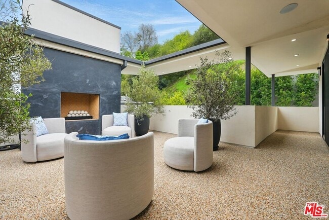 Photo - 913 N Beverly Glen Blvd