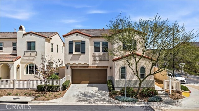 Building Photo - 1647 N Santa Anita Ave