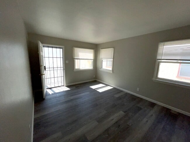 Photo - Nice 1B/1B in South Wrigley available now! Unit 10