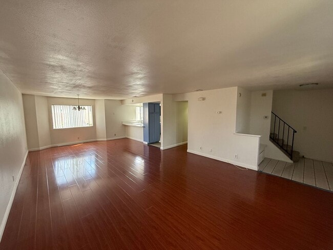 Building Photo - Spacious 3 Bed / 2.5 Bath Townhome in Prime San Gabriel Location