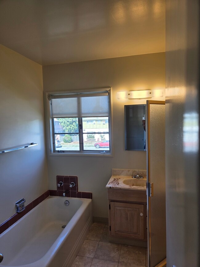 Photo - 5854 Woodman Ave