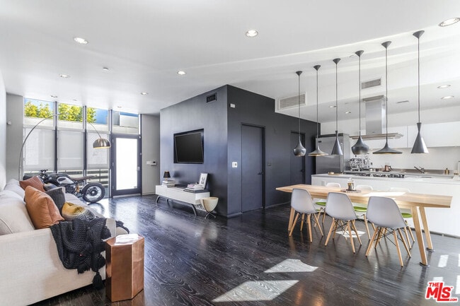 Photo - 825 Kings Rd Unit 15