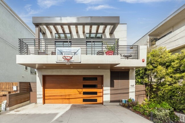 Building Photo - 465 36th Pl