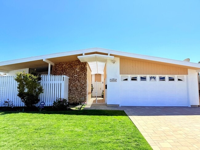 Building Photo - Fantastic Single Story 3 bed - 3 bath with backyard in Malibu - Topanga Beach Area