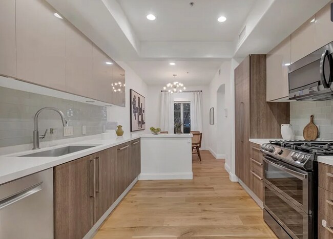 Photo - Hidden-Gem Townhouse in WeHo: 2 Bed/2.5 Bath, Private Entrance + Patios, 2 Parking, Norma Triangle Unit 128