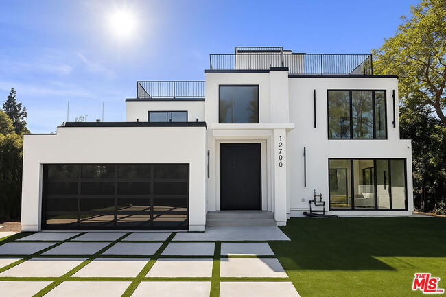 Building Photo - 12700 Montana Ave