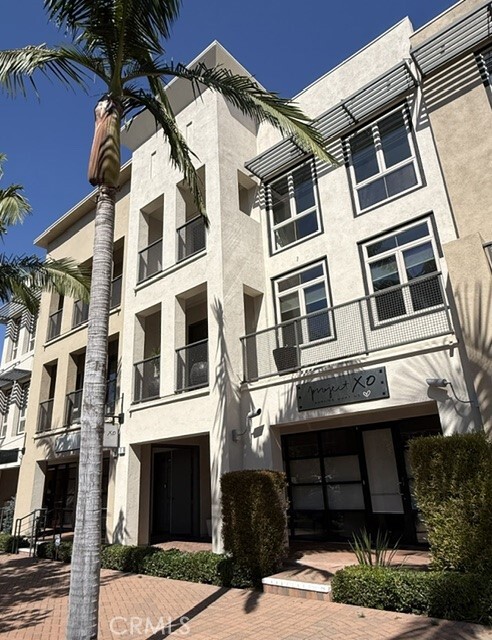 Building Photo - 61 Vantis Dr