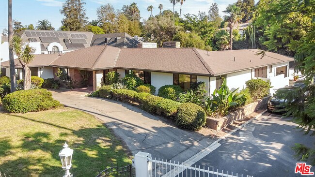 Building Photo - 5160 Los Feliz Blvd Rental