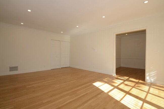 Photo - 9933 Robbins Dr