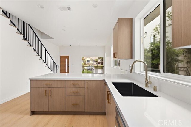 Photo - 642 E Fairview Blvd