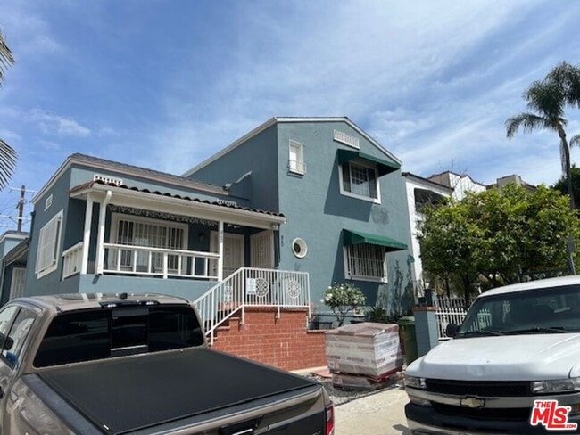 Photo - 860 Serrano Pl House