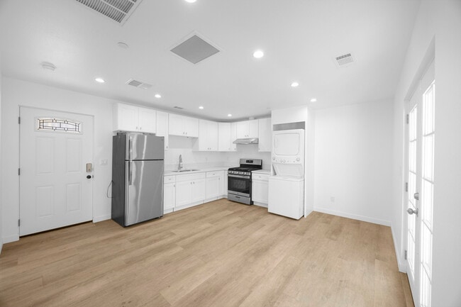 Building Photo - 308 N Catalina Ave Unit 3