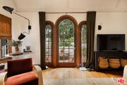 Photo - 127 N Gower St