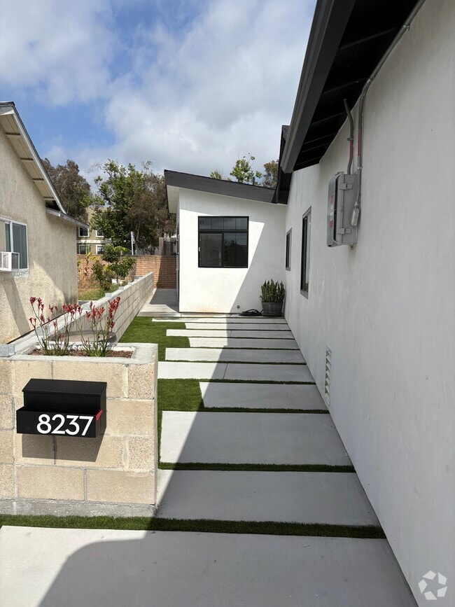 Building Photo - 8235 Casa Blanca Pl Unit 8237 Rental