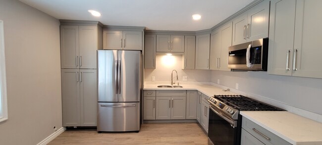 Kitchen - 115 Juniper St Unit B