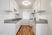2BR, 2BA - 920SF - Kitchen - 6635 Wilkinson Ave Apartments