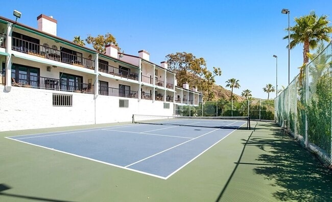 Building Photo - APARTMENT