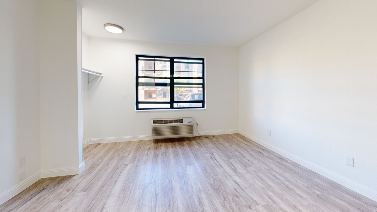 3D Tour - 22711 Oakcrest Cir