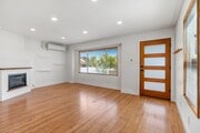 Photo - Move-in ready Magnolia Park gem — modern f... House