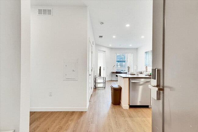 Photo - 593 Camino De La Reina Unit SI ID1287533P