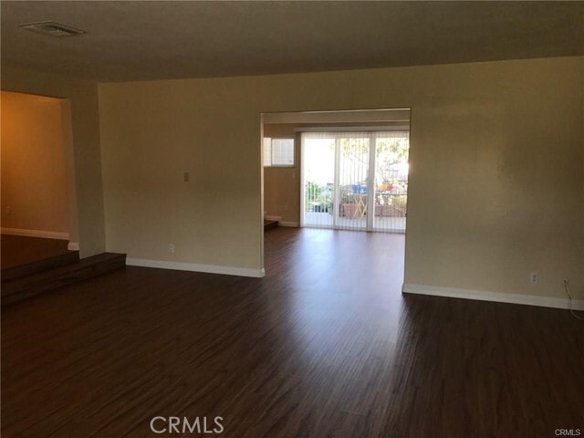 Photo - 5609 Welland Ave