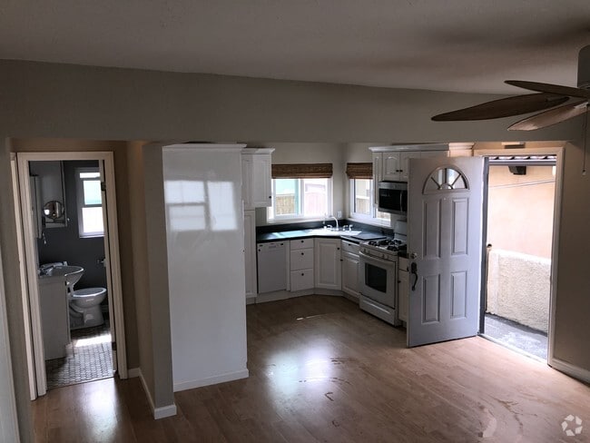 Building Photo - 3615 Vista Dr Rental