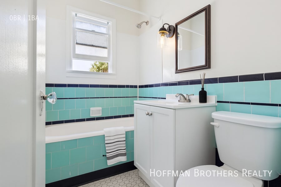 Photo - 607 S Dunsmuir Ave Unit 104