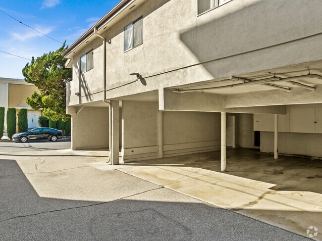 4418-4430 Cartwright Ave - Cartwright Manor: Spacious & Newly Remodeled
