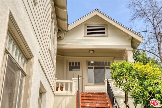 Building Photo - 1872 Lake Shore Ave Rental