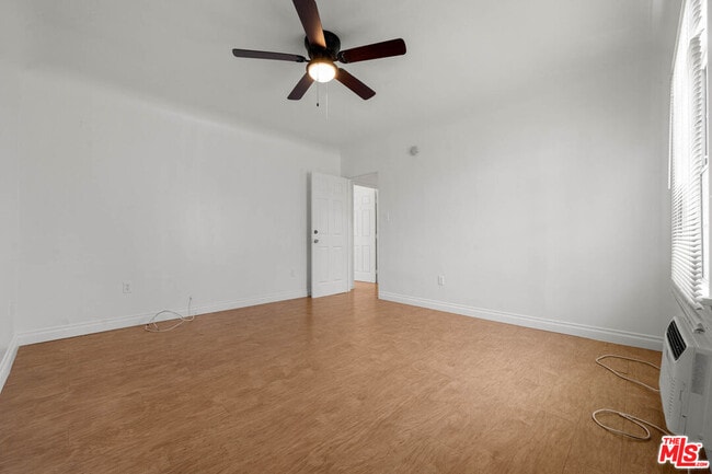 Photo - 1283 W 36th St