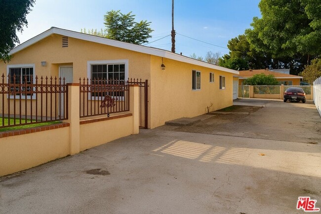 Photo - 15131 Polk St