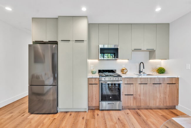 Photo - 653 N Wilton Pl