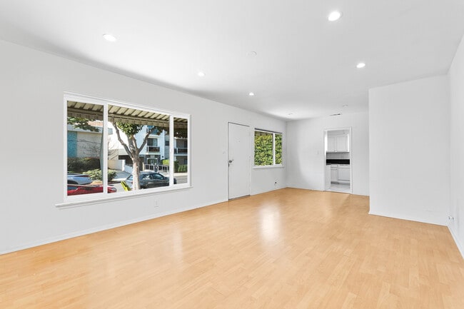 Building Photo - 836 N Fuller Ave Unit 1