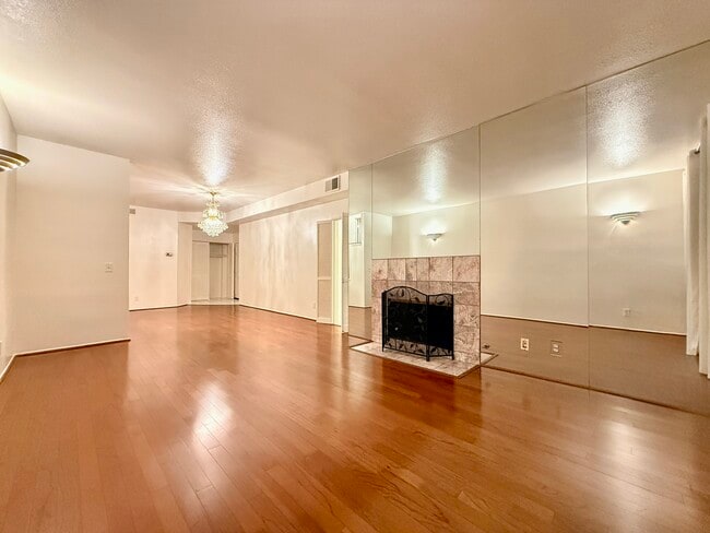 Photo - 14647 Dickens St Unit 4