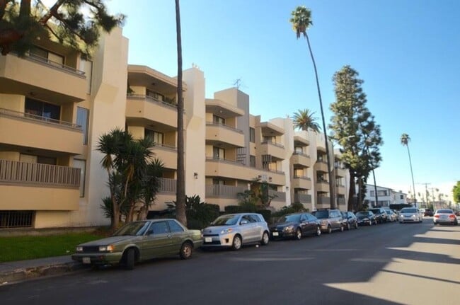 Photo - 5th Street Apartments- Luxurious Bedrooms with Covered Parking! Call Now!