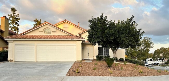 Building Photo - 8558 Sandhill Dr