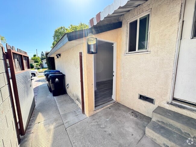 Building Photo - 9490 Obeck Ave Unit 9488 Rental