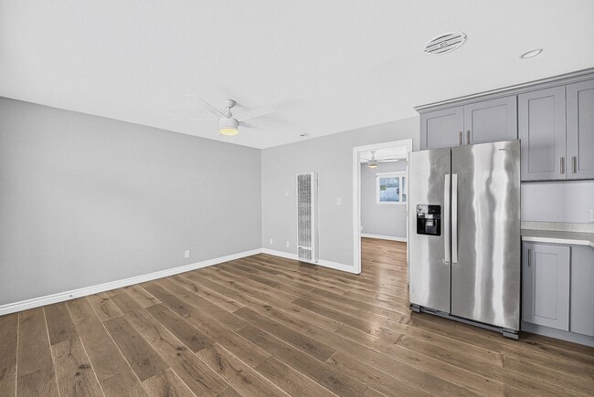 Photo - 1024 Loma Ave Unit 05