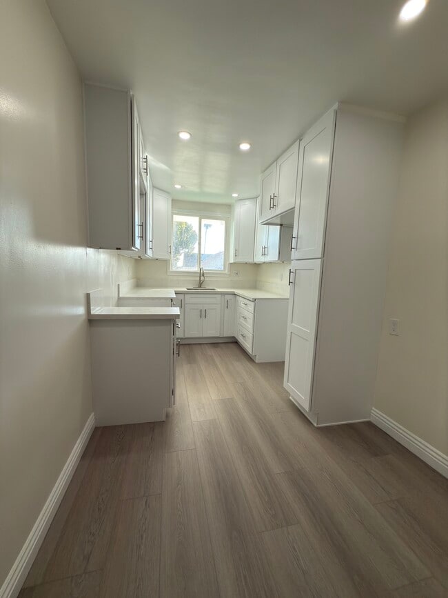 Photo - 5110 Harold Way