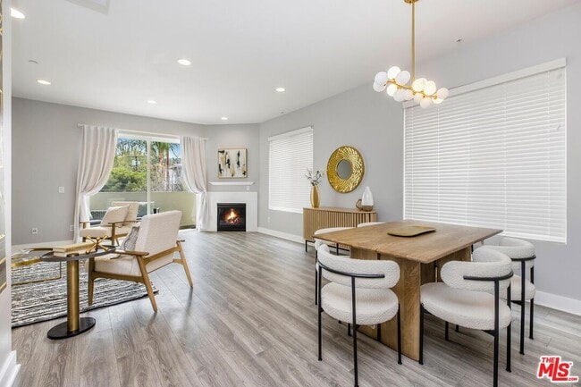 Building Photo - 11851 Laurelwood Dr Unit 102